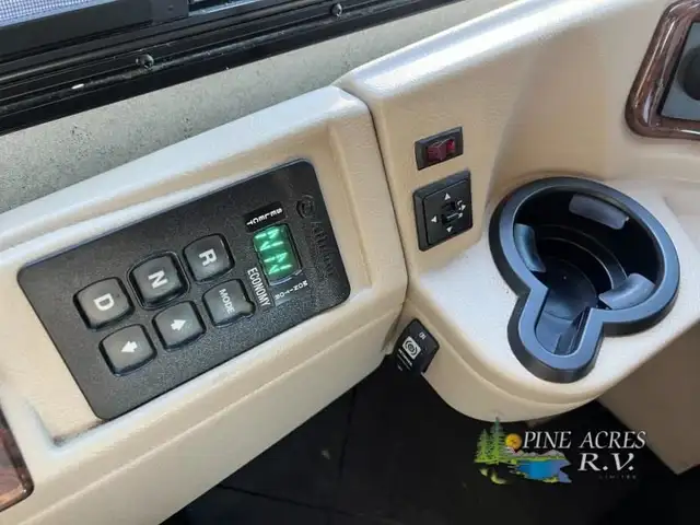 2013 Fleetwood RV Discovery 40X Diesel 057,684 Miles in RVs & Motorhomes in Moncton - Image 20