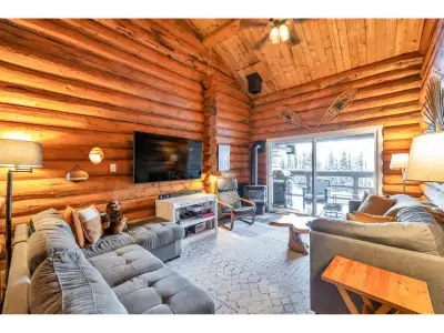 3 Bdrm style Cabin Townhouse w/ views of the SKI RUNS & Mnts! Charming FURNISHED home located at Sas...