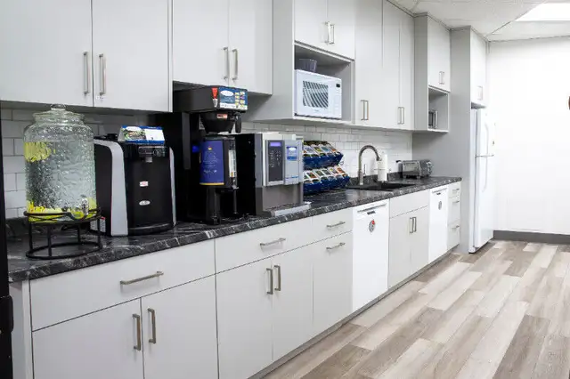 Flexible All-Inclusive Private Offices - Full-time & Part-time in Commercial & Office Space for Rent in Oakville / Halton Region - Image 4
