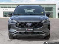 * Black mesh grille, rear wing spoiler, and body-coloured rocker panels and bumpers * Flat-bottom sp... (image 7)