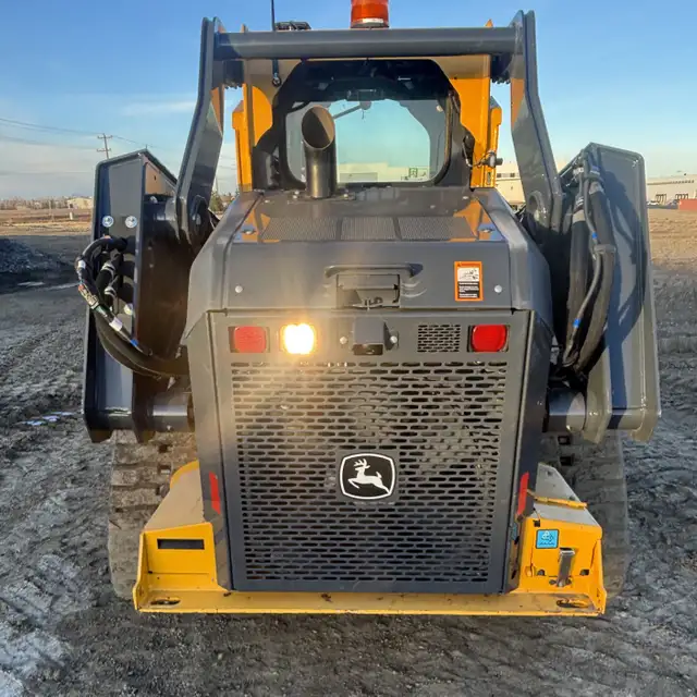 2024 John Deere 331G with 930 Hours in Heavy Equipment in Calgary - Image 9