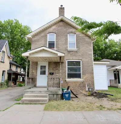 Charming 2-Storey Home for Lease – 9 Fleet St, Brantford!