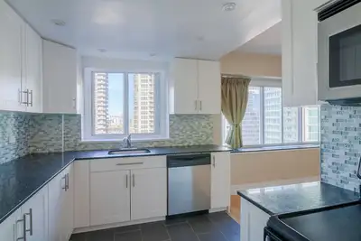 Akelius one bedroom apartment for rent. Located near Sherbrooke & Drummond in the Downtown - McGill...