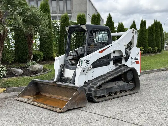 2017 Bobcat T740 Skid Loader in Heavy Trucks in Regina - Image 6