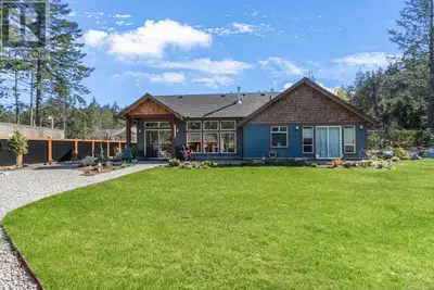 Welcome to Oakridge Estates, a quiet & prestigious neighbourhood located in beautiful Nanoose Bay. T...