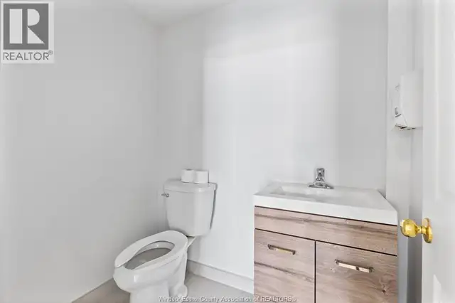 492 BLANCHARD PARK Unit# 1 Lakeshore, Ontario in Commercial & Office Space for Rent in Windsor Region - Image 8