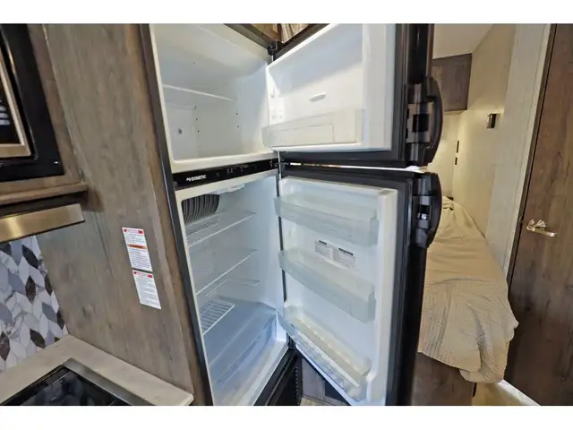 2022 Gulf Stream Conquest 6237 LE 2022 Classe C 24 pieds in RVs & Motorhomes in Laval / North Shore - Image 13