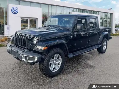 Only 29,963 Miles! This Jeep Gladiator boasts a Regular Unleaded V-6 3.6 L/220 engine powering this...
