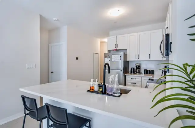 Beautiful, Spacious Oakville Condo For Rent62863325465091121