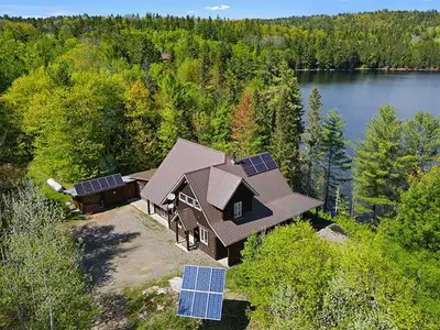 Charming Lakeside, Off-Grid Cottage/Home. Your Perfect Retreat. Nestled on a pristine close to 2-acr...