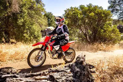 Engine Type: Single-Cylinder Displacement: 7.6 cu. in. (124.9 cc) Bore and Stroke: Bore: 2.06 in. (5...