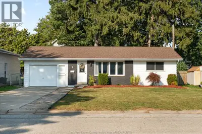 Welcome to this charming Leamington bungalow! Offering the perfect blend of comfort, updates, and co...