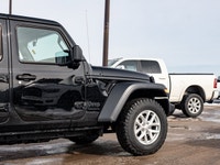 Welcome to Barrie Dodge Chrysler Jeep. TRANSMISSION: 8-SPEED TORQUEFLITE AUTO -inc: 4-Wheel Anti-Loc... (image 9)