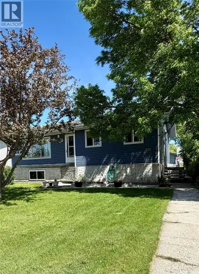 Spacious 5-Bedroom Family Home in a Prime Hudson Bay Location! Welcome to this well-maintained and u...