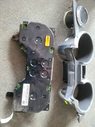 OFF OF A 2007 V6 COUPE CLUSTER ~ 80km $100 TAIL LIGHTS $50 PER LEFT HEADLIGHT $50 SHIFTER ASSEMBLY $...