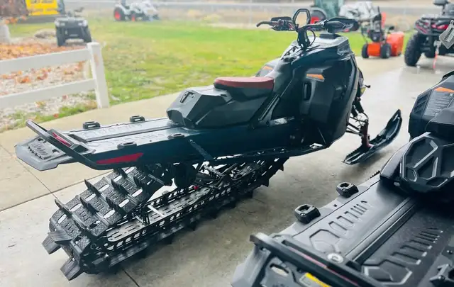 2025 SKI DOO SUMMIT X EXPERT 850 E TEC R 154 3.0 SHOT (FINANCING in Snowmobiles in Kelowna - Image 7