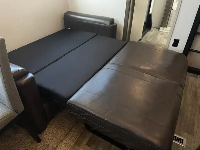 2020 Keystone 334BH in Travel Trailers & Campers in Edmonton - Image 8