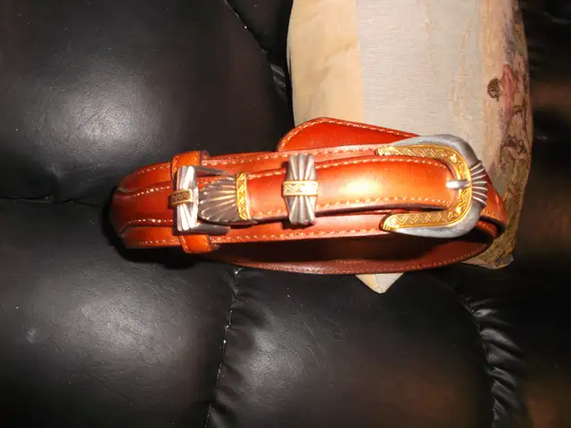 WESTERN DRESS BELT AND SPECIAL SILVER BELT BUCKLE SET in Men's in Belleville - Image 3
