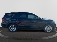 Check out this vehicle's pictures, features, options and specs, and let us know if you have any ques... (image 5)