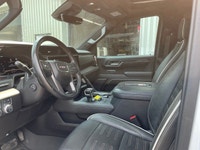 2022 GMC Sierra 1500 AT4X 4x4 Crew Cab with the powerful 6.2L V8 and only 59,153 km. Clean history w... (image 9)