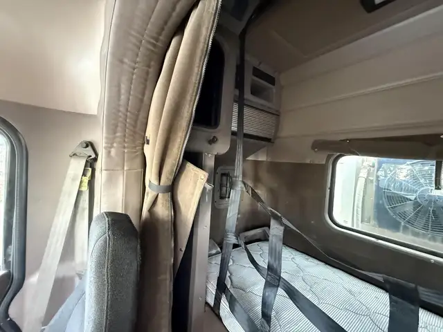 2006 PETERBILT 378 in Heavy Trucks in Saskatoon - Image 21