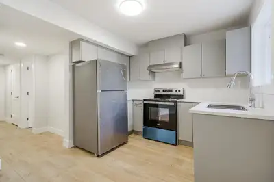 basement 16583 25A AVENUE Surrey, British Columbia