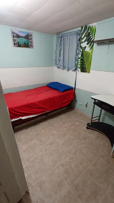 Furnished Room East York & Scarborough Easy English OK. Japanese OK. Quiet, clean, safe home. All ut...