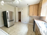 ** OPEN 24/7 - CALL: 437-561-9900 ** 3 Bedrooms + Den, 2 Bathrooms, Near Parks, Public Transportatio... (image 5)