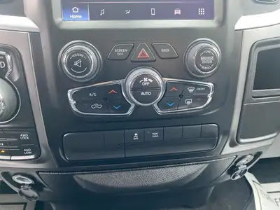 2022 RAM 1500 Classic SLT CLEAN CARFAX!!!! 4x4 HEMI, CRUISE,..., View more