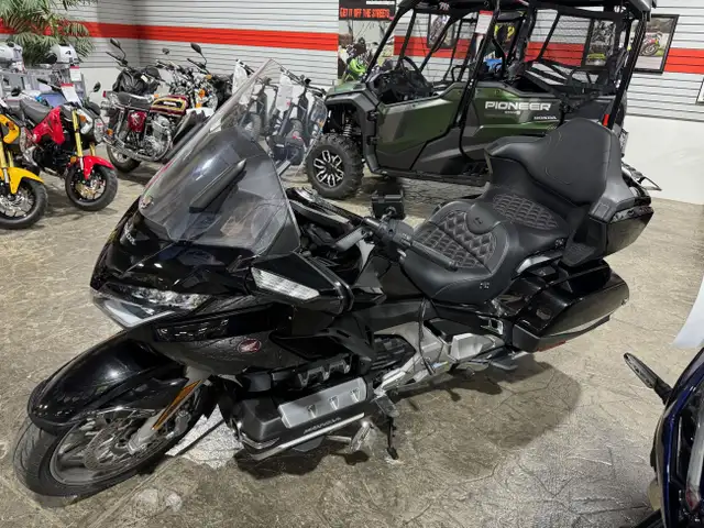 GL1800DK Gold Wing Tour DCT in Street, Cruisers & Choppers in Edmonton - Image 3