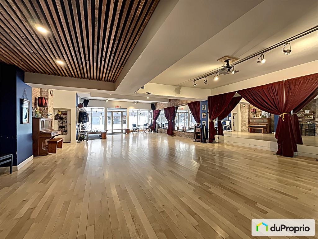 $729,000 - Taxes not included / lot included - Triplex for sale — photo 1