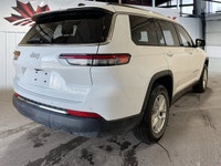 SPECIAL OFFER Only 28 Miles! This Jeep Grand Cherokee L boasts a Regular Unleaded V-6 3.6 L/220 engi... (image 5)