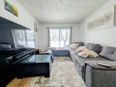 Appartement 4 et demi dans un immeuble situé dans un quartier résidentiel au cœur de Loretteville. P...