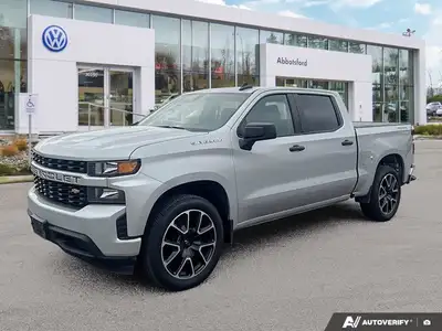 Experience robust capability and modern convenience with this 2020 Chevrolet Silverado 1500 Crew Cab...
