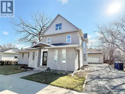 This spacious 2.5-storey home offers 2,598 sq. ft. of living space along with a massive 26’ x 36’ ga...