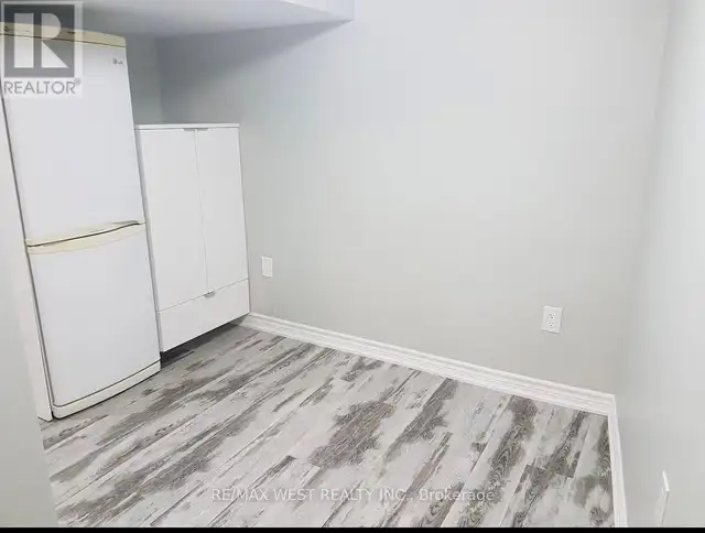 LOWER - 77 MURRIE STREET Toronto (Mimico), Ontario in Long Term Rentals in Mississauga / Peel Region - Image 4