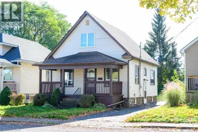 Charming 3 Plus 2 Bedroom home near Niagara Falls. Nestled on a tranquil street just minutes from th...