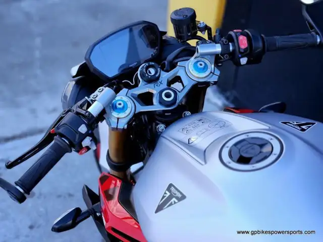 2026 Triumph Street Triple RX in Street, Cruisers & Choppers in Oshawa / Durham Region - Image 18