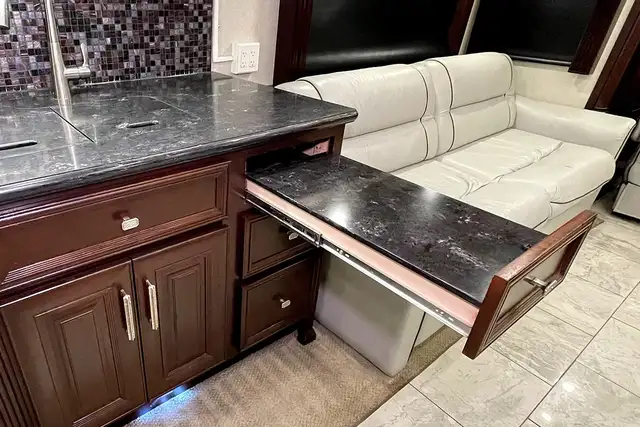 2014 American Coach Eagle 45T – Pre-Owned Class A Motorhome in RVs & Motorhomes in Red Deer - Image 30