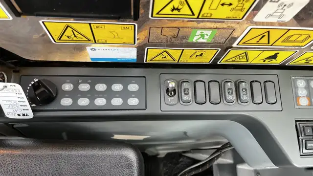 2018 Caterpillar 326F L Excavator in Heavy Trucks in Edmonton - Image 19