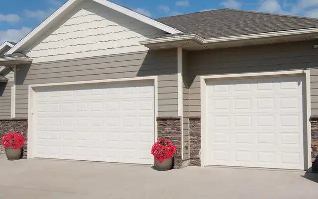 Used Insulated Vinyl-Backed Steel Garage Door | 16 X 7