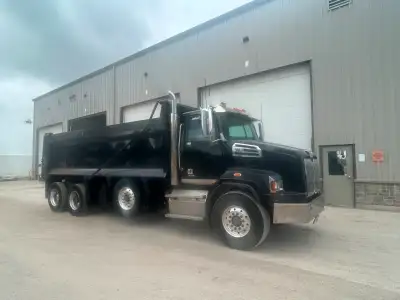 X12 Cummins Engine, Eaton 18spd Trans 340,200 Km Auto Greaser, Spiff axle Bibeau Box, air ride Good...