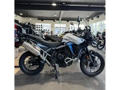 2026 Triumph TIGER 900 ALPINE ED Triumph TIGER 900 ALPINE ED 2026 Les photos peuvent être à titre in...
