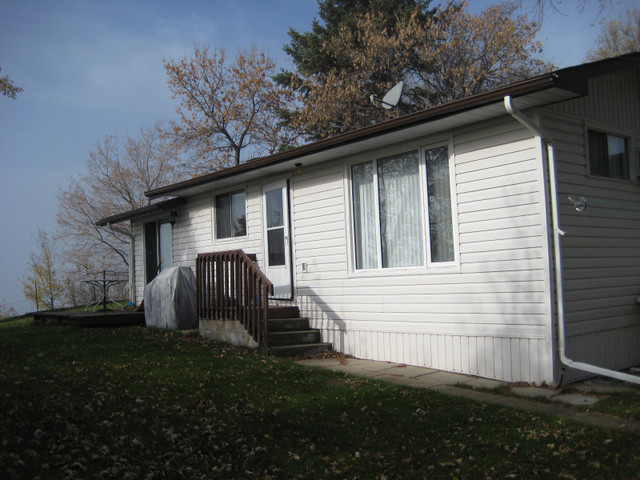 Lake side Cottage, 206 Grand Marais Blvd. in Manitoba - Image 2