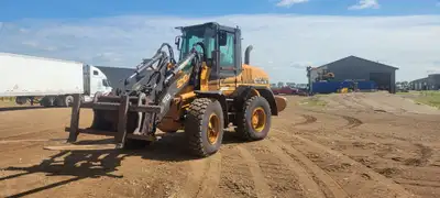 For Sale: 2001 Case 521D Wheel Loader Bucket and Forks included– Clean, Strong, and Ready to Work Fi...