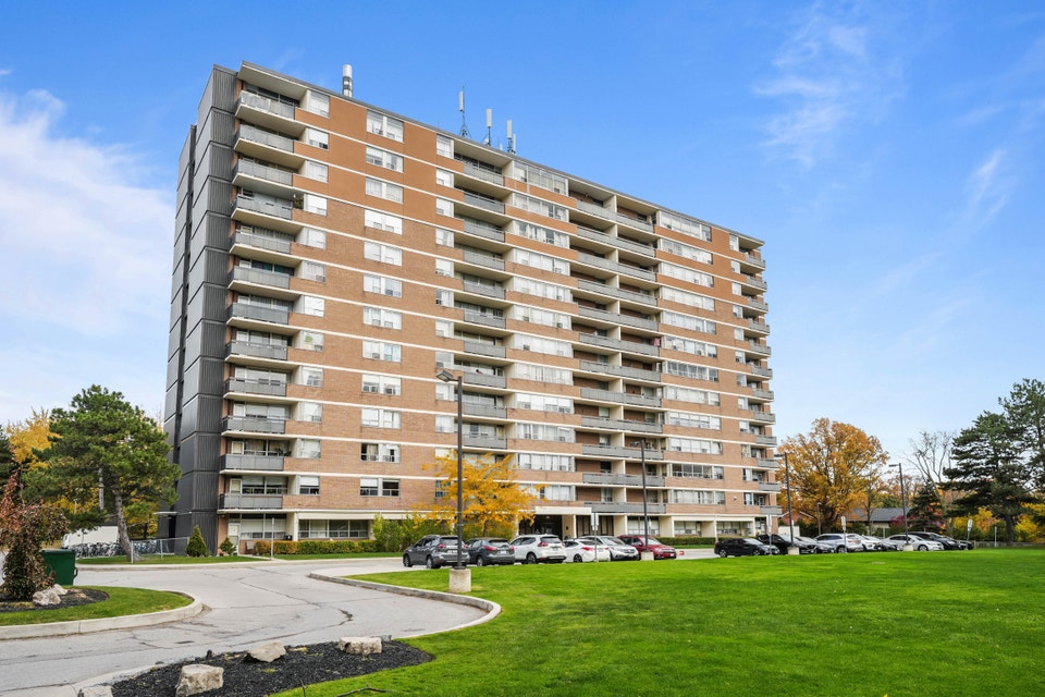 1BD - FULLY RENOVATED  WITH AC -  PRIME ETOBICOKE 5