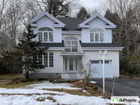 705 000$ - Maison 2 étages à vendre à Mont-St-Hilaire