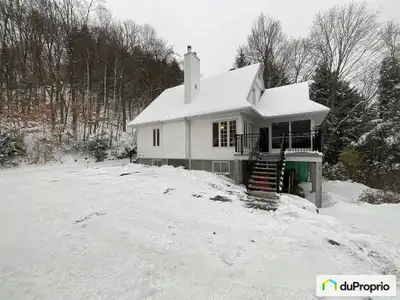 Chalet 4 saisons bord de l'eau - Lac Souris (naviguable) -4 chambres - Garages multiples - Terrain b...