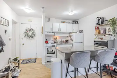 Appartement 3 et demi, semi meublé, situé dans un complexe immobilier localisé à Sainte-Foy à proxim...