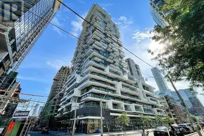 The most desirable Condo in the heart of Toronto DT, 2 bedroom and 2 bathrooms, Bright and Spacious....